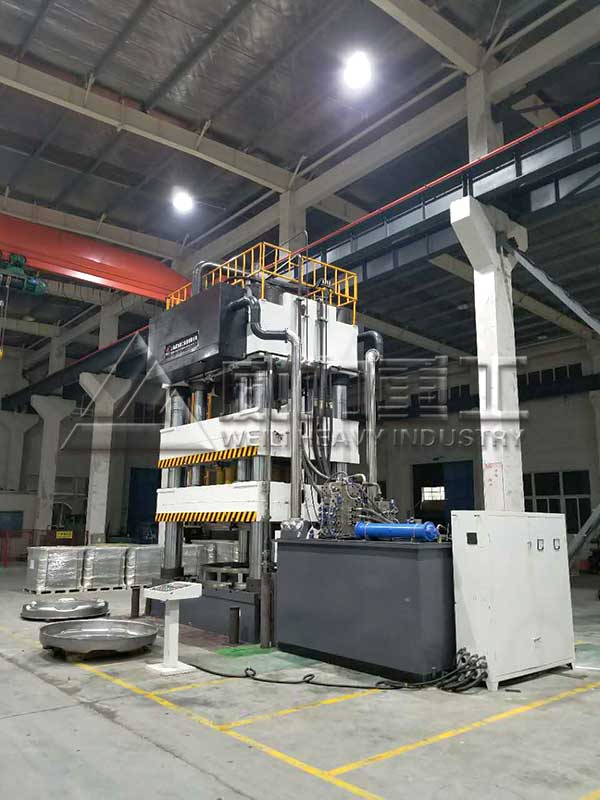 2600噸封頭液壓機(jī)側(cè)視圖