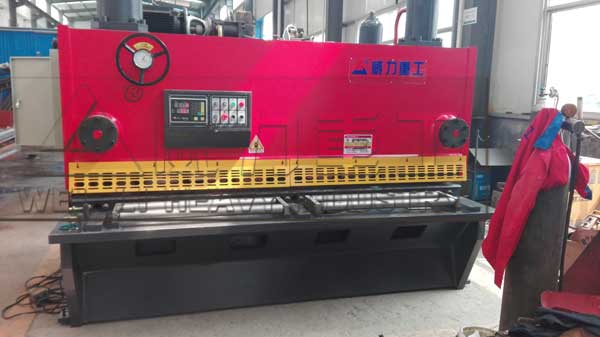 16x2500液壓閘式剪板機圖片
