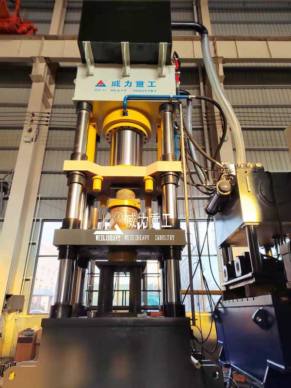 1000噸四梁四柱液壓機車間實物圖