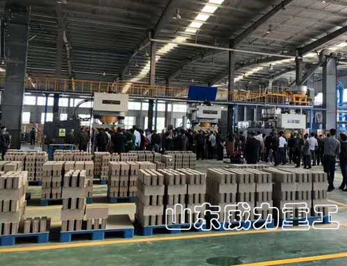 耐火材料成型液壓機(jī)客戶現(xiàn)場