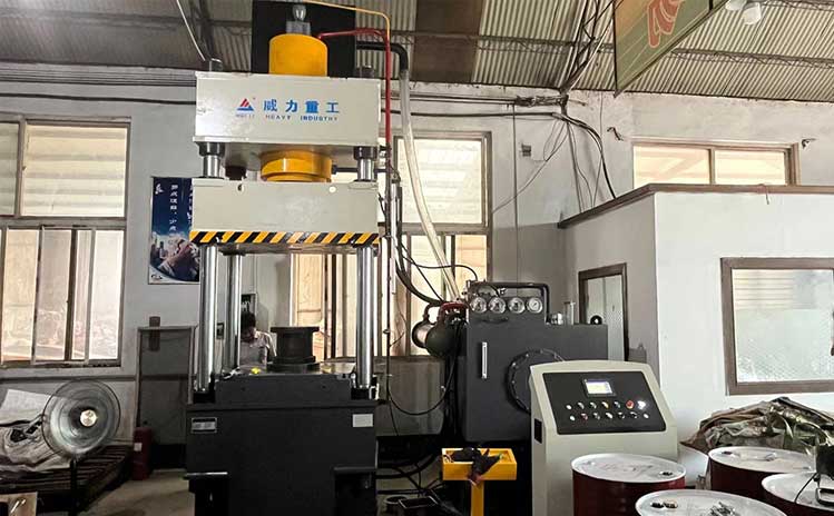315噸液壓墊結(jié)構(gòu)拉伸機